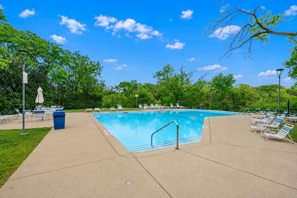 1811 Four Lakes Avenue Lisle IL 60532