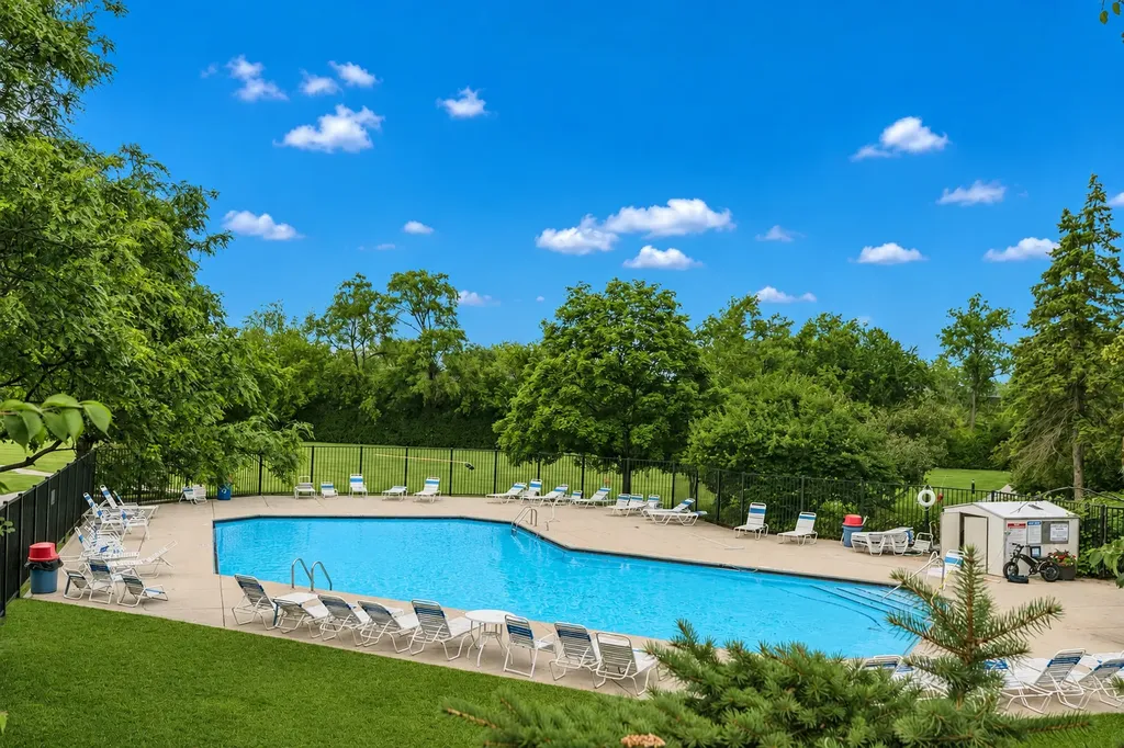 1811 Four Lakes Avenue Lisle IL 60532