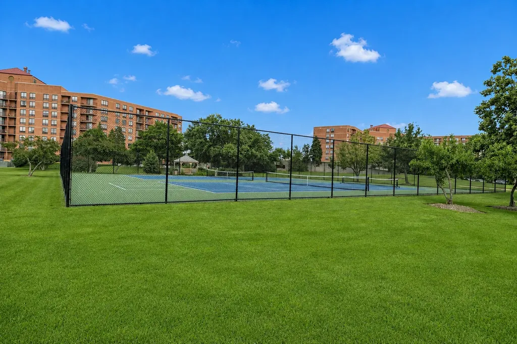 1811 Four Lakes Avenue Lisle IL 60532
