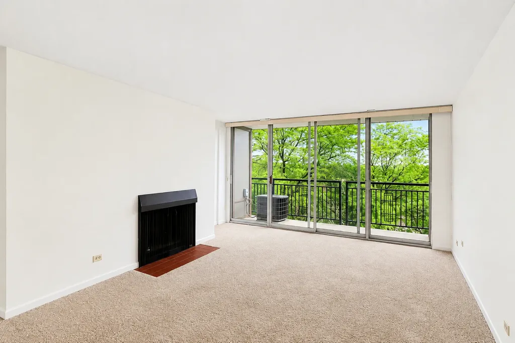 1811 Four Lakes Avenue Lisle IL 60532