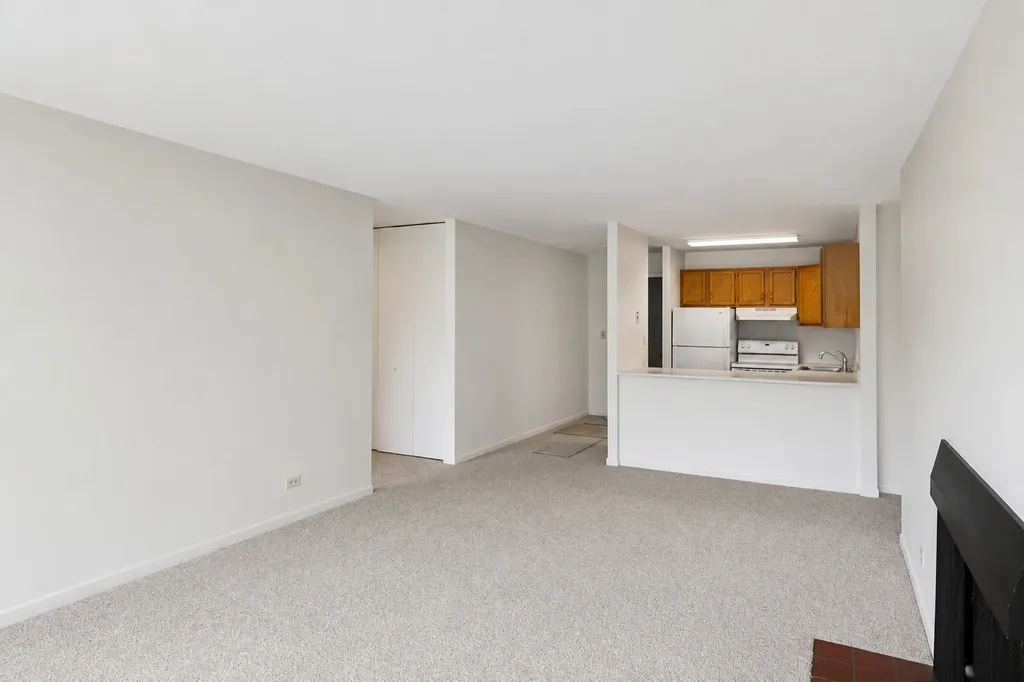 1811 Four Lakes Avenue Lisle IL 60532