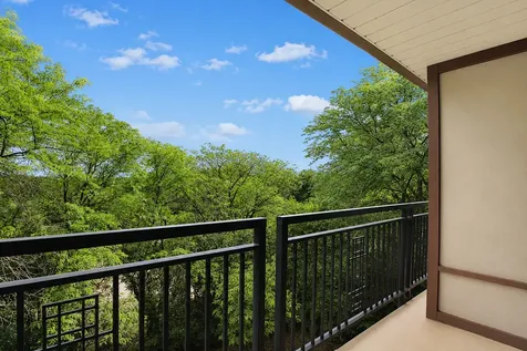 1811 Four Lakes Avenue Lisle IL 60532