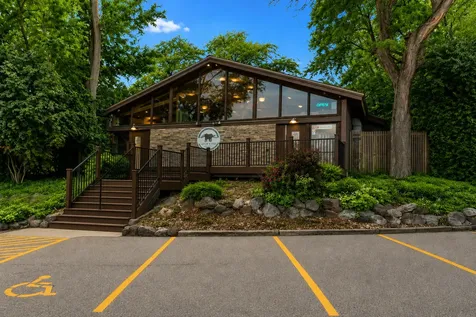 1811 Four Lakes Avenue Lisle IL 60532