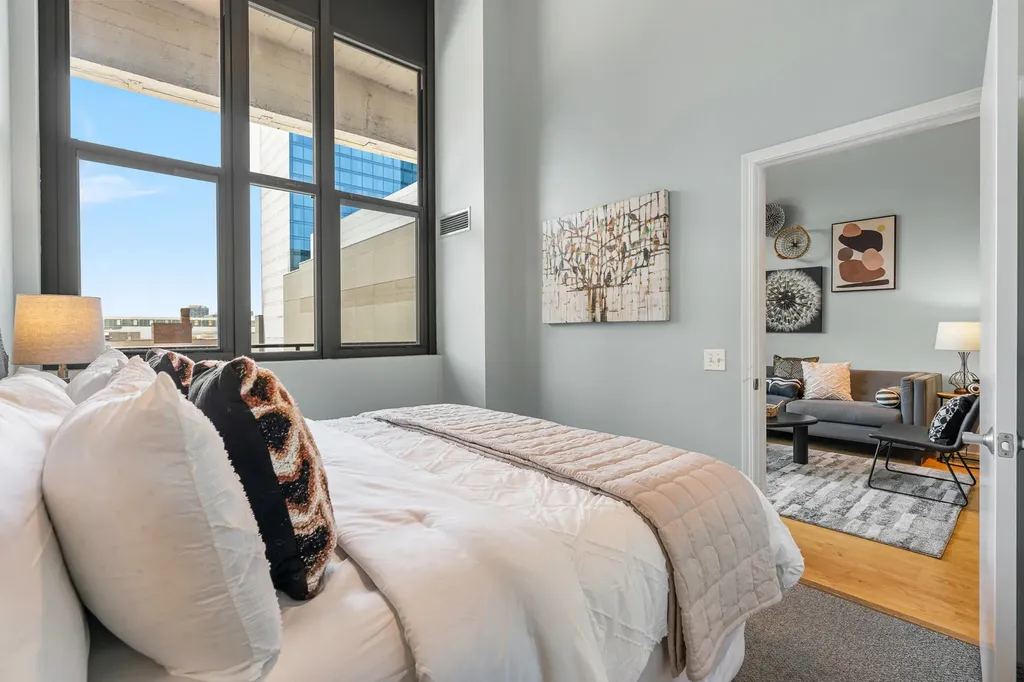 320 East 21st Street Chicago IL 60616