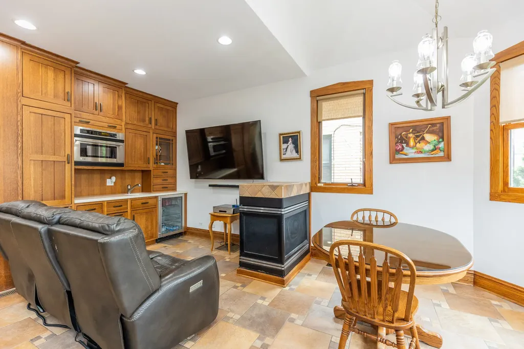 4136 North Lavergne Avenue Chicago IL 60641