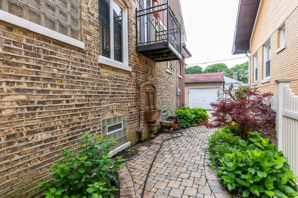 4136 North Lavergne Avenue Chicago IL 60641