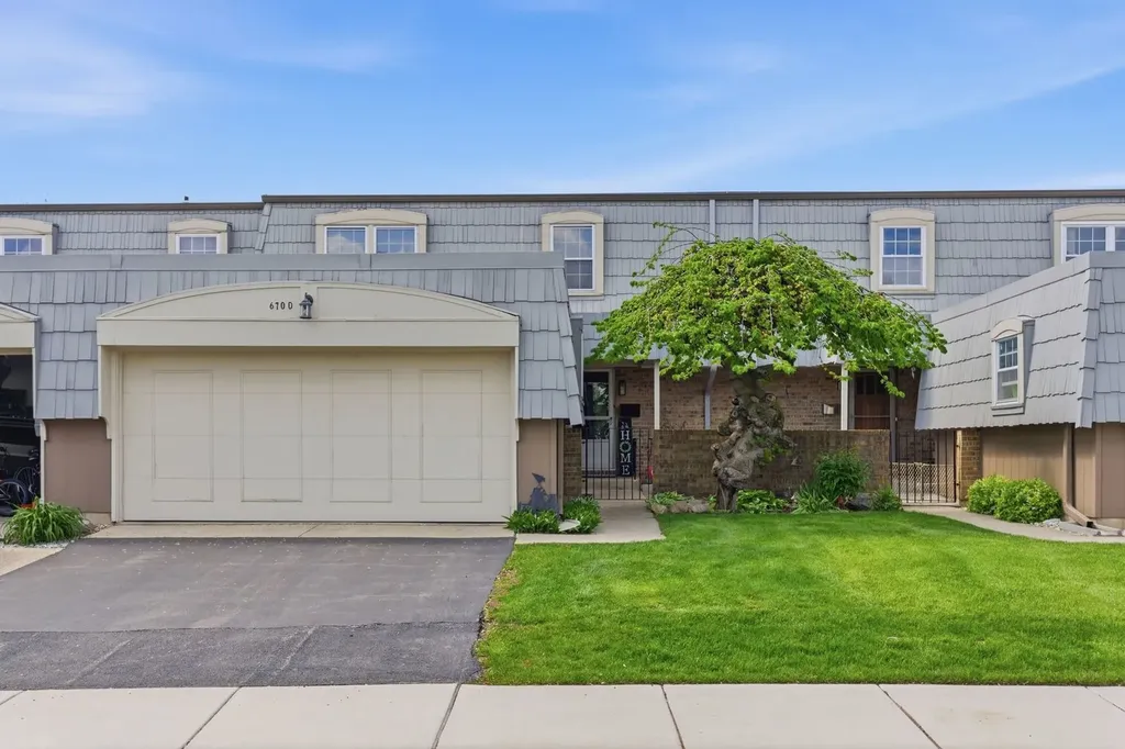 670 Versailles Circle Elk Grove Village IL 60007