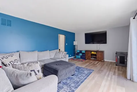 670 Versailles Circle Elk Grove Village IL 60007