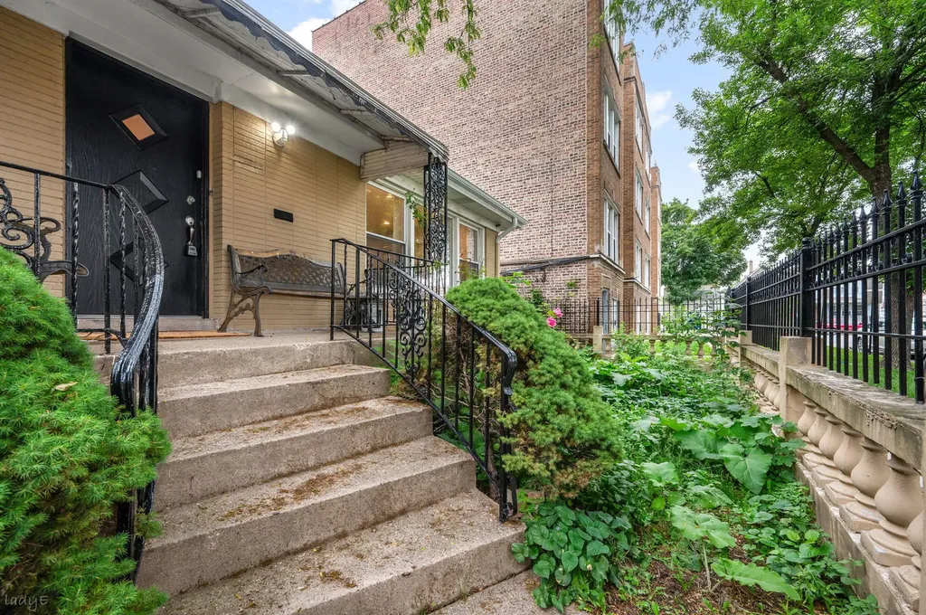 4310 West Shakespeare Avenue Chicago IL 60639