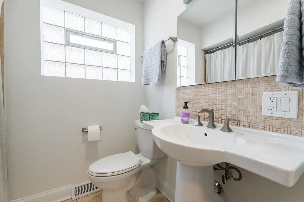 10318 South Avers Avenue Chicago IL 60655