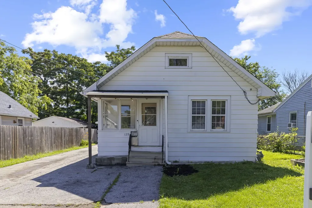 123 North Calhoun Street Aurora IL 60505