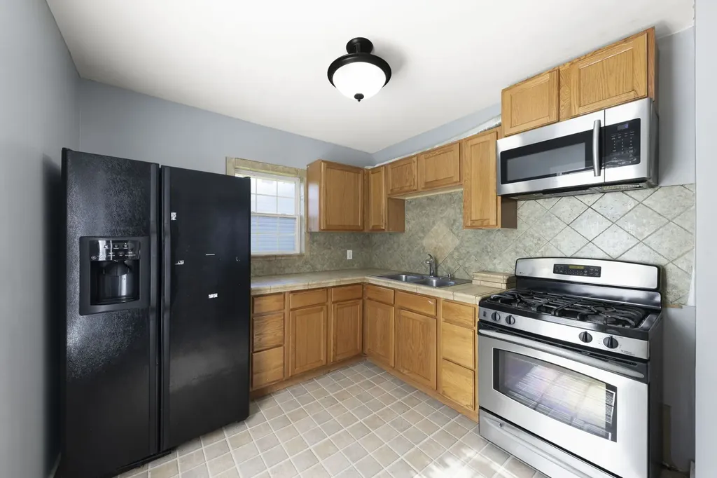 123 North Calhoun Street Aurora IL 60505