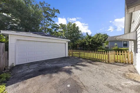 123 North Calhoun Street Aurora IL 60505