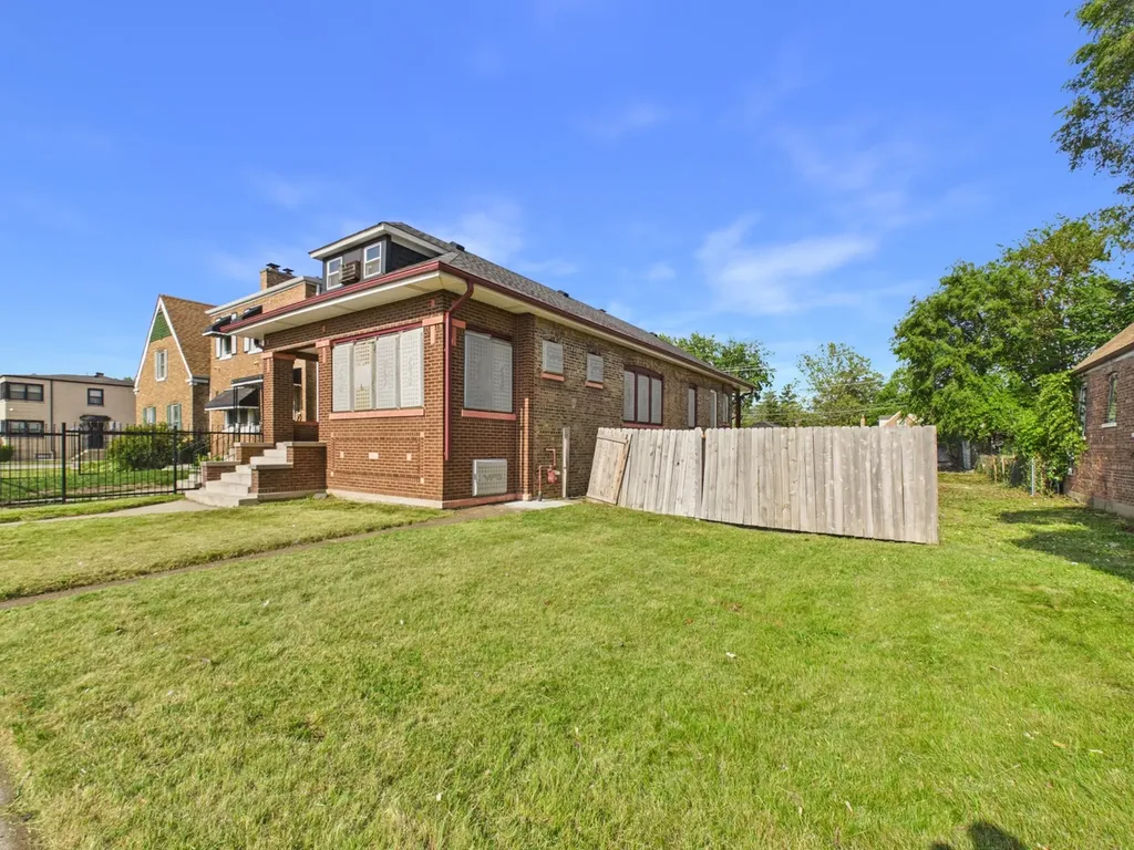 8607 South King Drive Chicago IL 60619