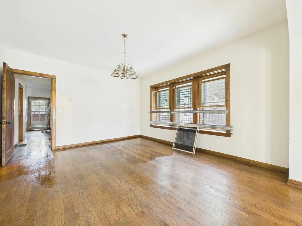8607 South King Drive Chicago IL 60619