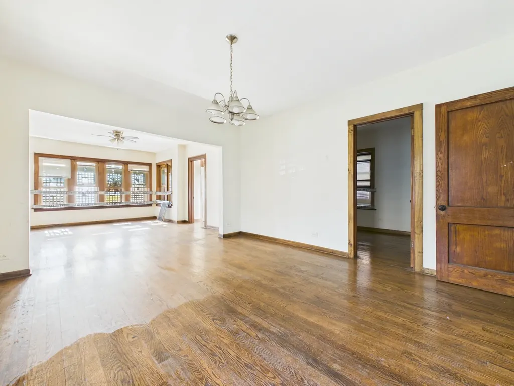 8607 South King Drive Chicago IL 60619