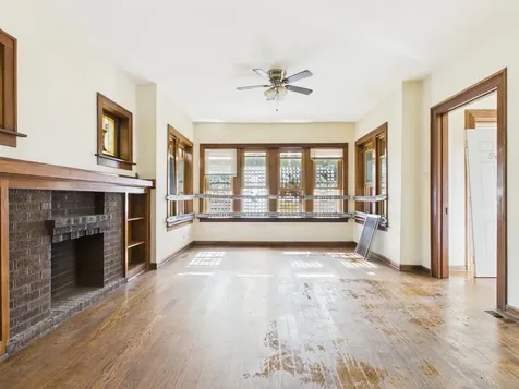 8607 South King Drive Chicago IL 60619