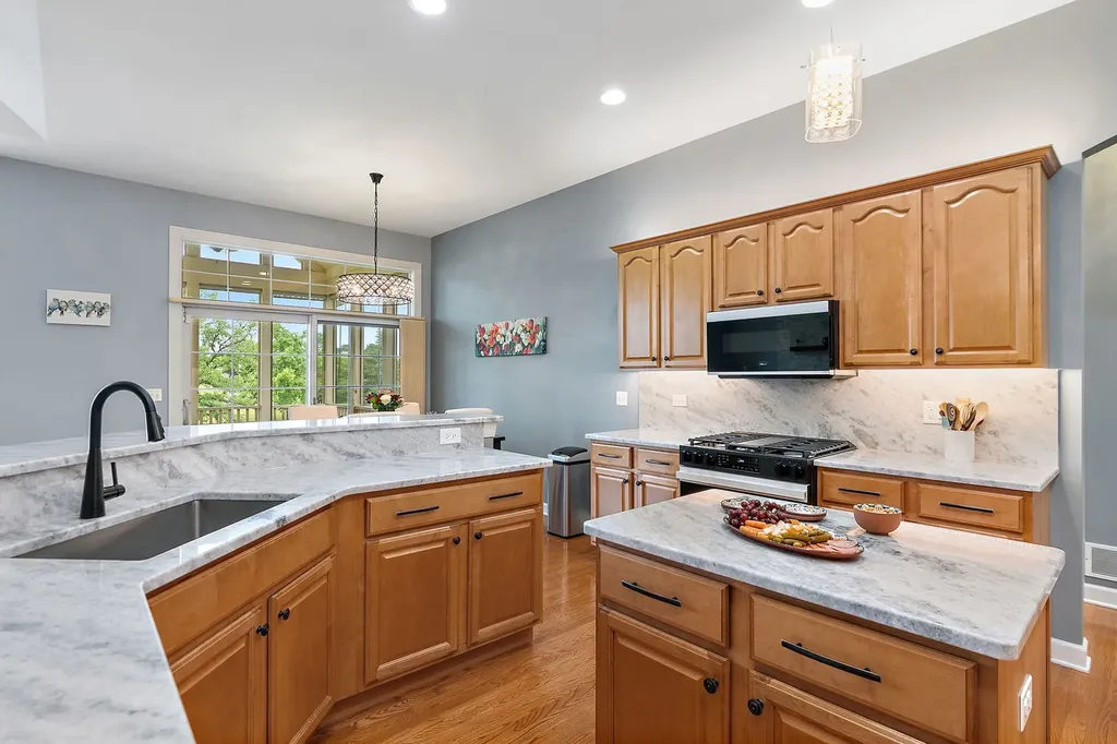 3950 Coyote Lakes Circle Lake In The Hills IL 60156