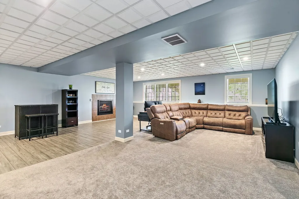 3950 Coyote Lakes Circle Lake In The Hills IL 60156