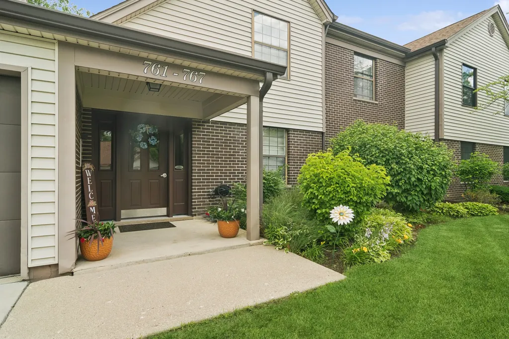 763 White Pine Road Buffalo Grove IL 60089