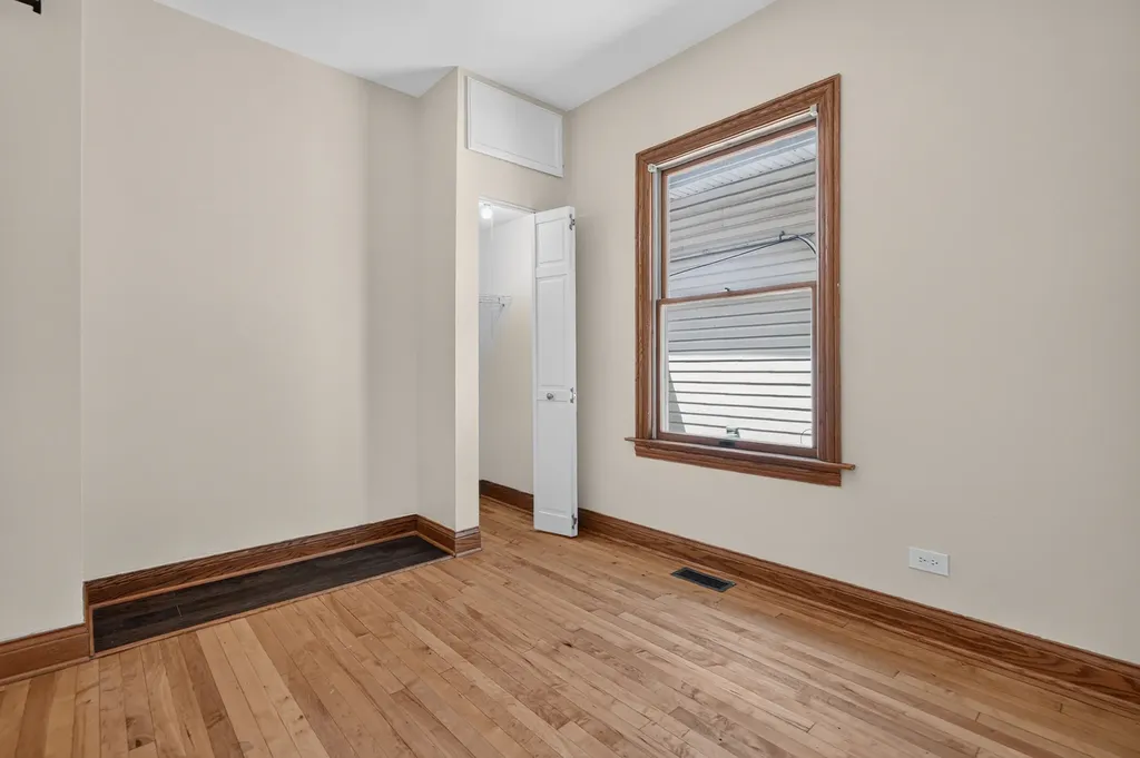 5107 West Berenice Avenue Chicago IL 60641