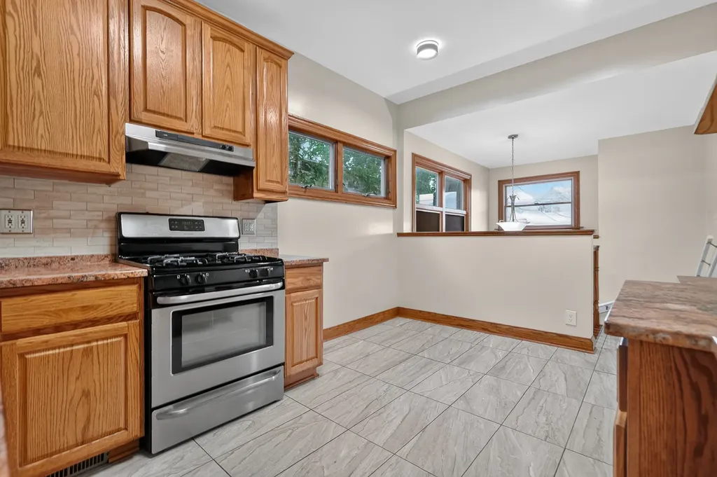 5107 West Berenice Avenue Chicago IL 60641