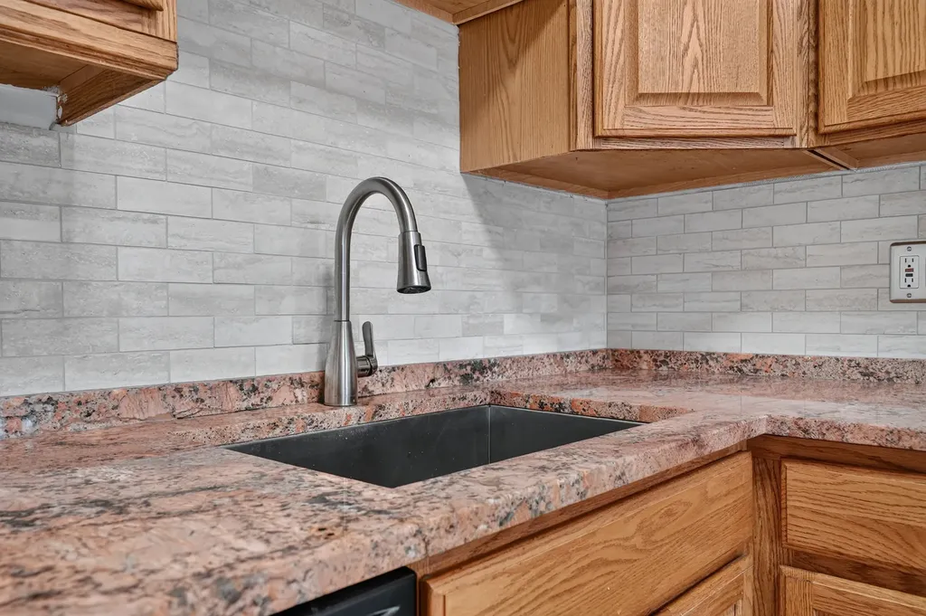 5107 West Berenice Avenue Chicago IL 60641