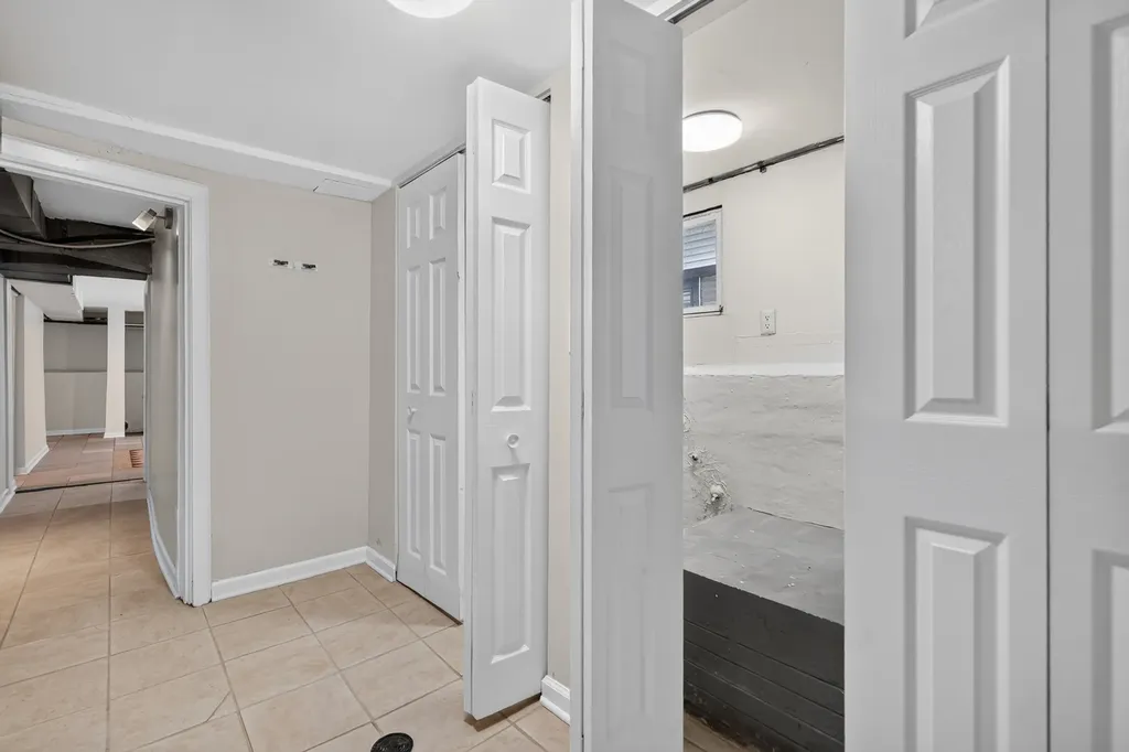5107 West Berenice Avenue Chicago IL 60641