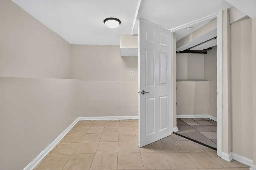 5107 West Berenice Avenue Chicago IL 60641