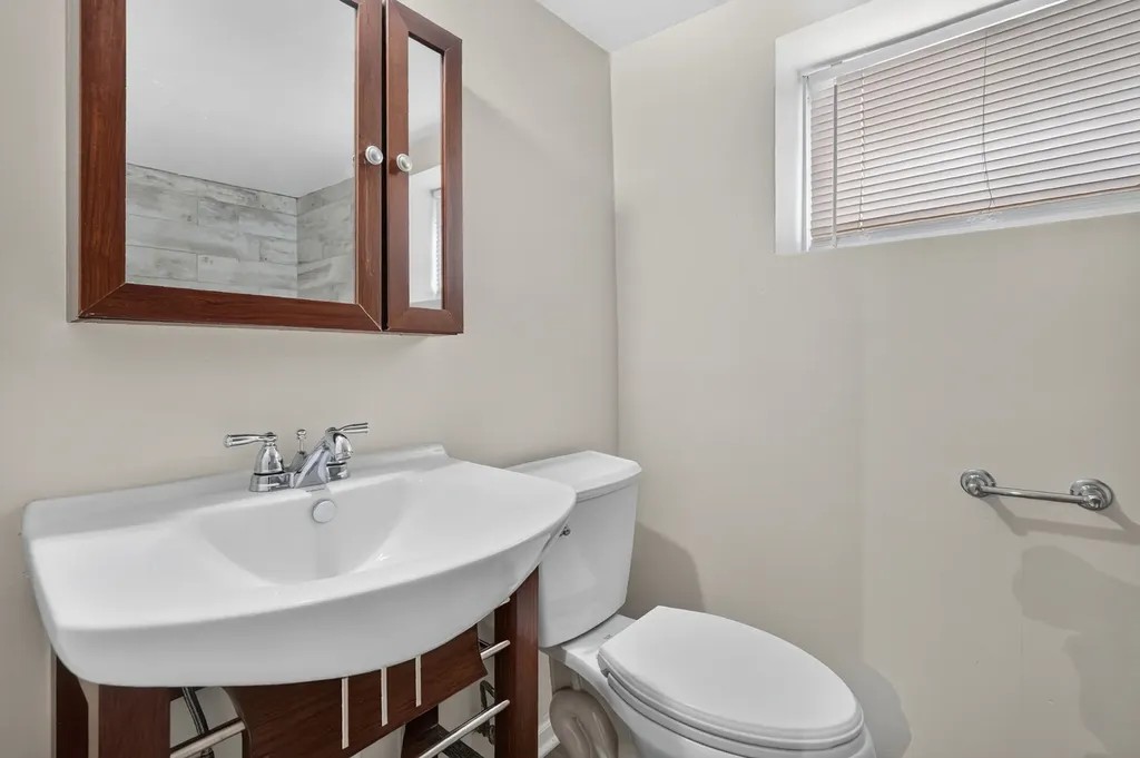 5107 West Berenice Avenue Chicago IL 60641