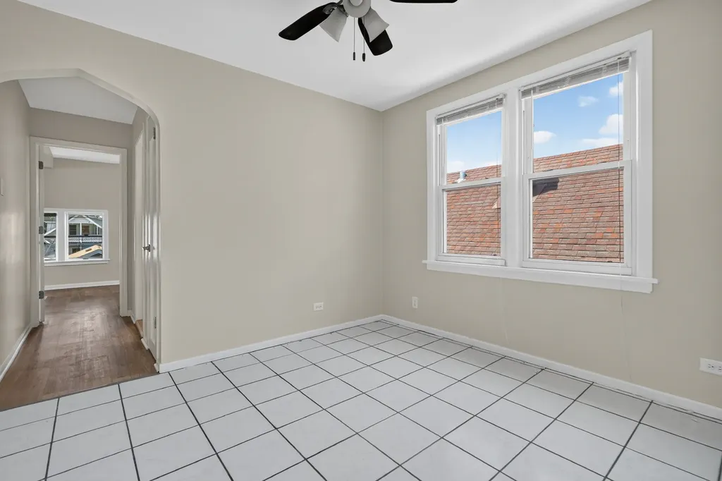 5107 West Berenice Avenue Chicago IL 60641