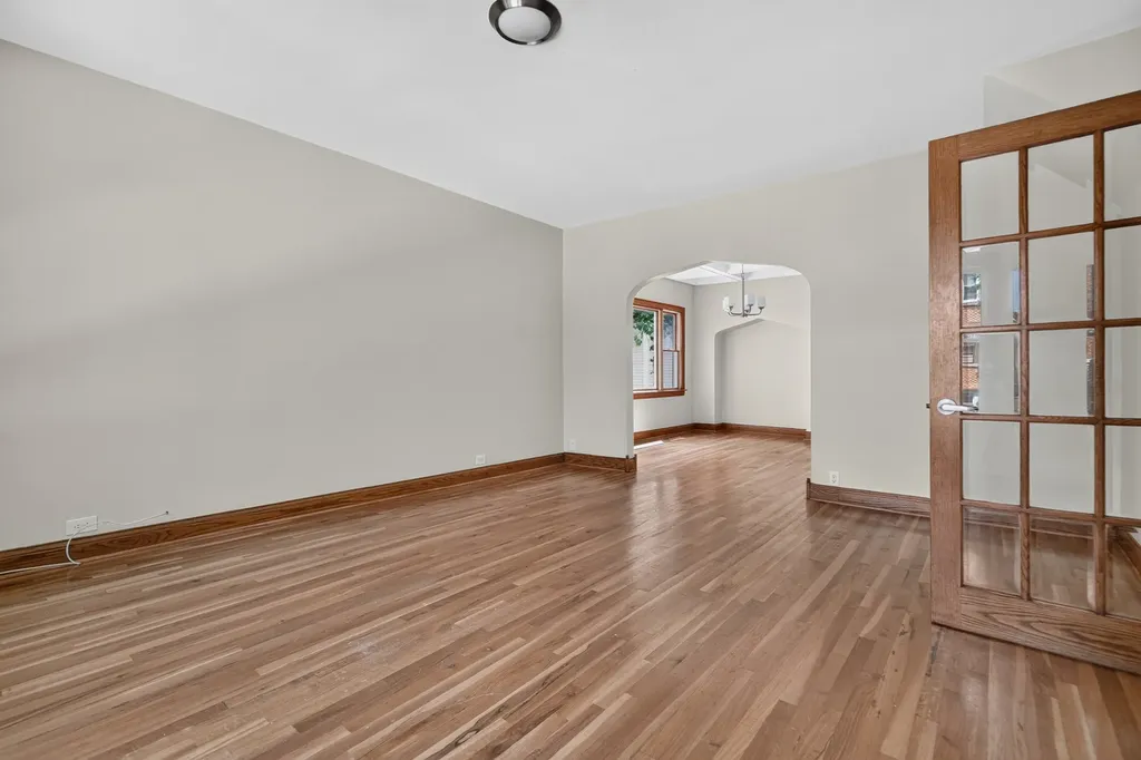 5107 West Berenice Avenue Chicago IL 60641