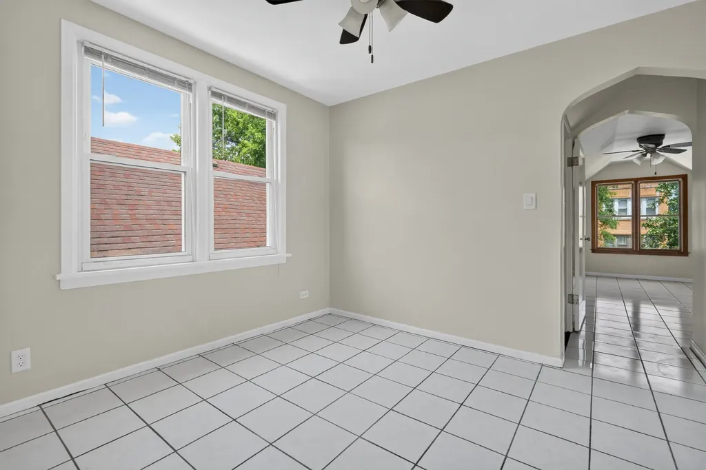 5107 West Berenice Avenue Chicago IL 60641