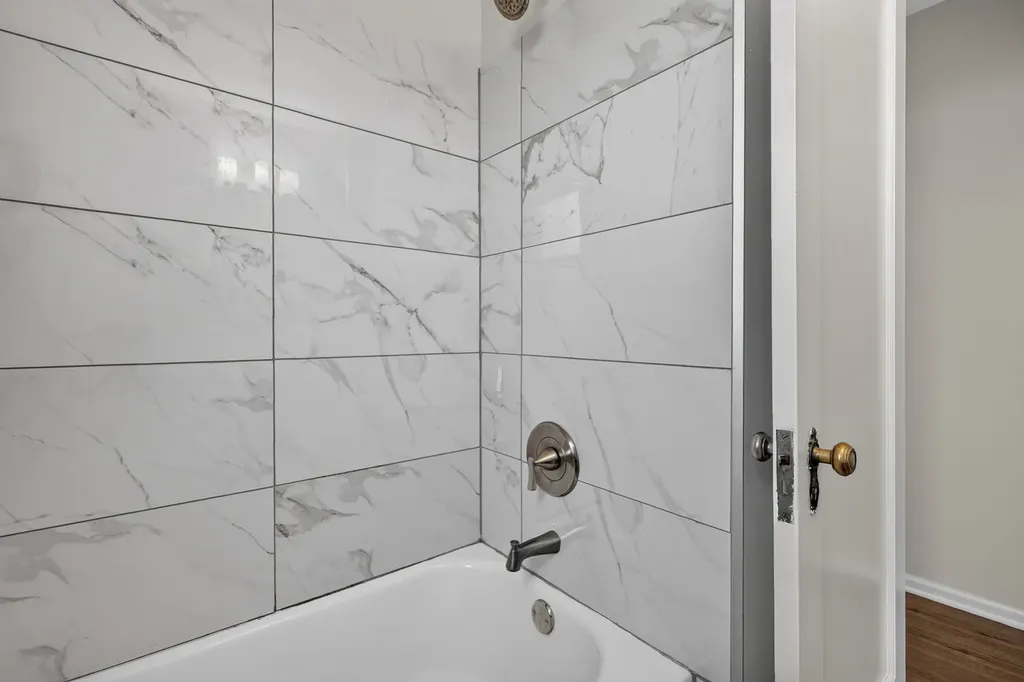 5107 West Berenice Avenue Chicago IL 60641