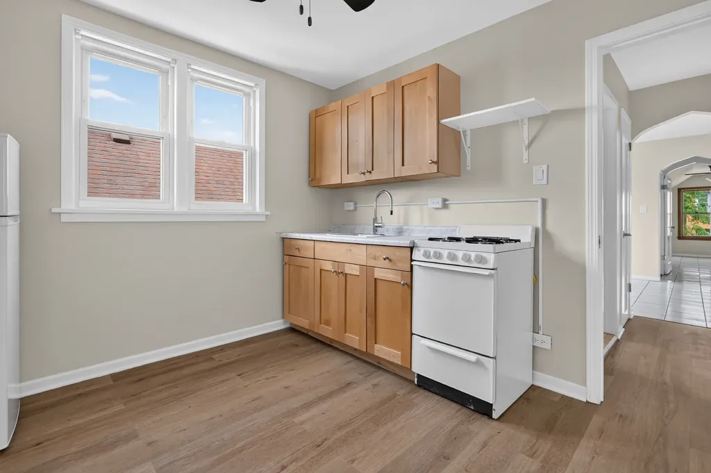 5107 West Berenice Avenue Chicago IL 60641
