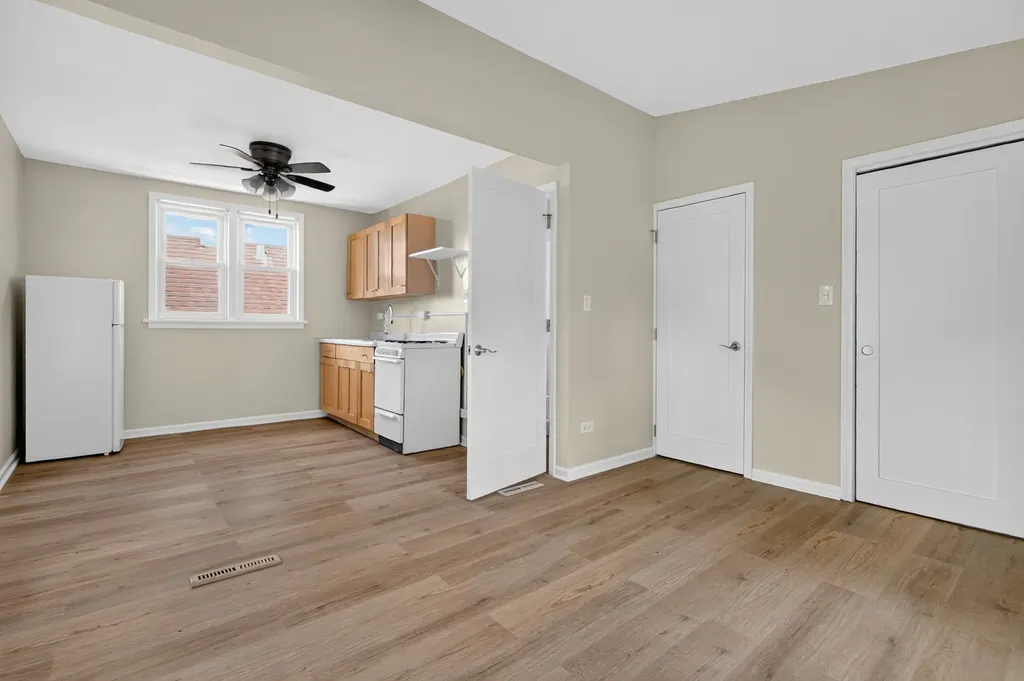 5107 West Berenice Avenue Chicago IL 60641