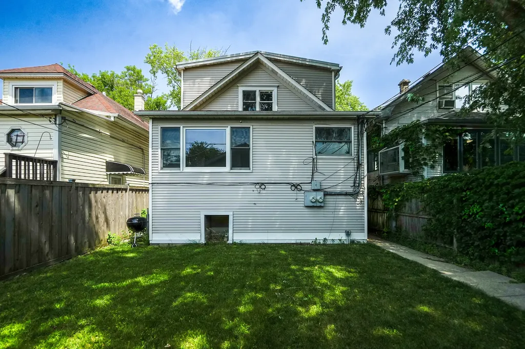 5107 West Berenice Avenue Chicago IL 60641