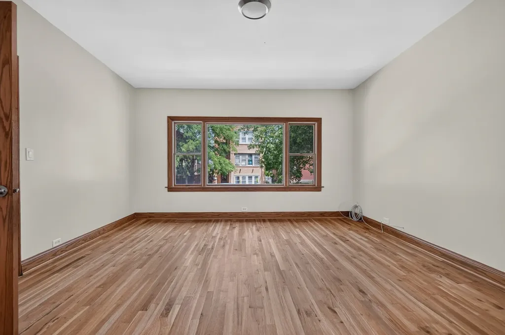 5107 West Berenice Avenue Chicago IL 60641