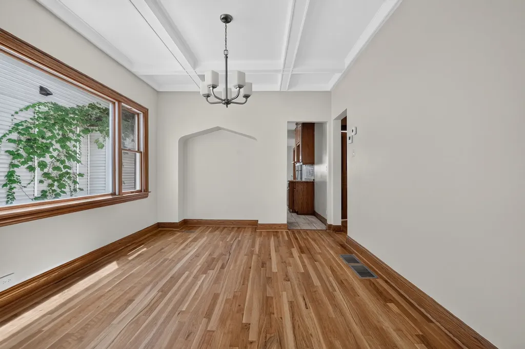 5107 West Berenice Avenue Chicago IL 60641