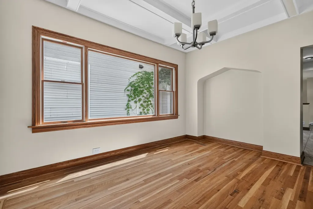 5107 West Berenice Avenue Chicago IL 60641
