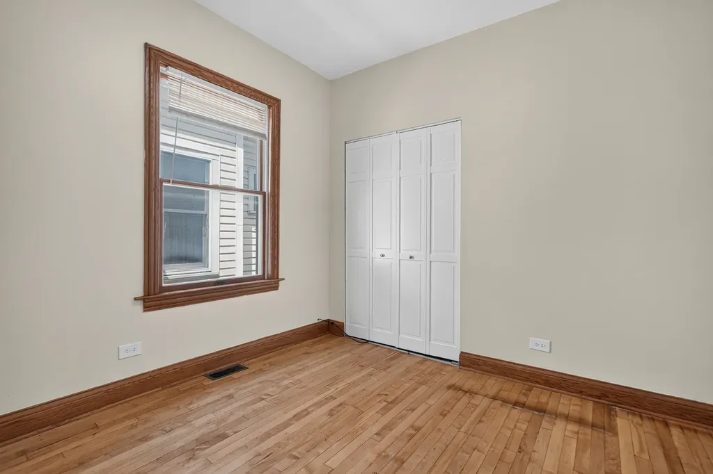 5107 West Berenice Avenue Chicago IL 60641