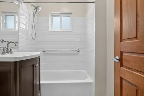 5107 West Berenice Avenue Chicago IL 60641