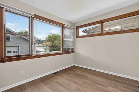 5107 West Berenice Avenue Chicago IL 60641