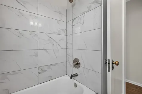 5107 West Berenice Avenue Chicago IL 60641