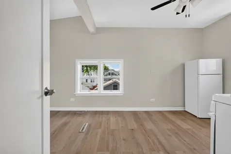5107 West Berenice Avenue Chicago IL 60641