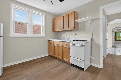 5107 West Berenice Avenue Chicago IL 60641