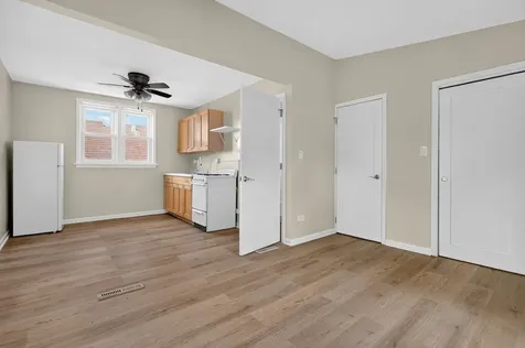 5107 West Berenice Avenue Chicago IL 60641