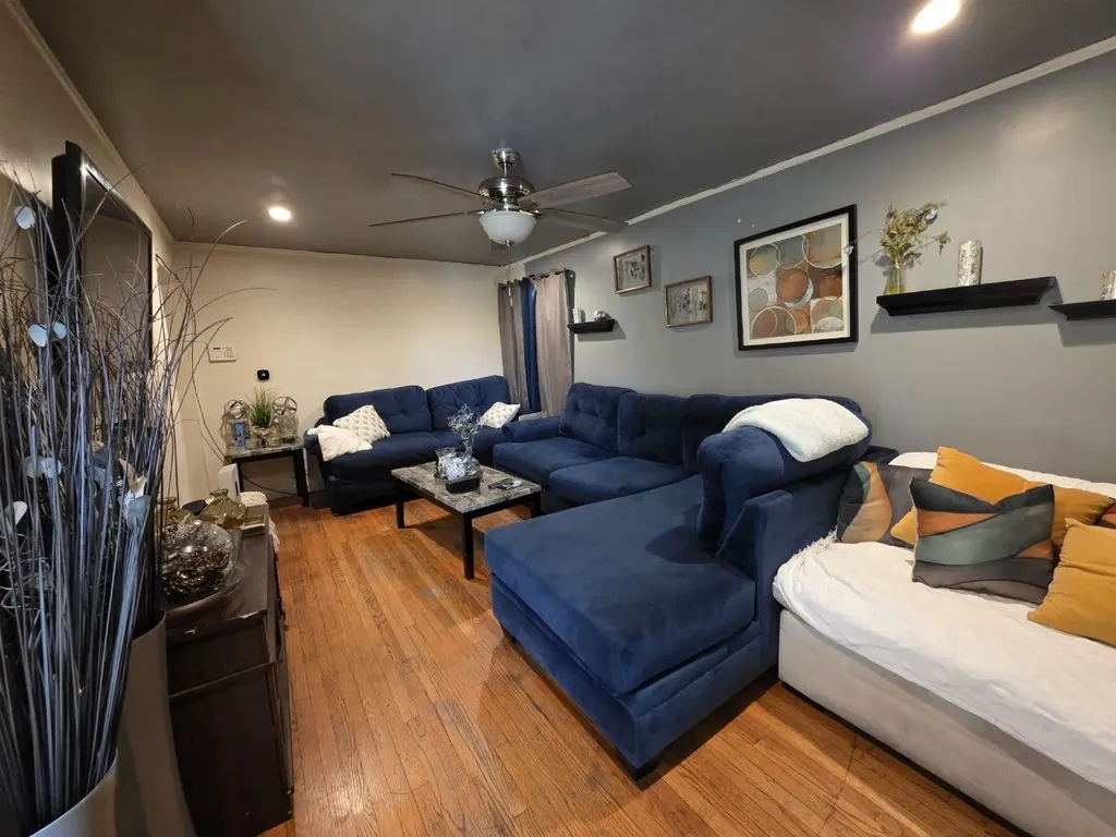 727 East 87th Place Chicago IL 60619