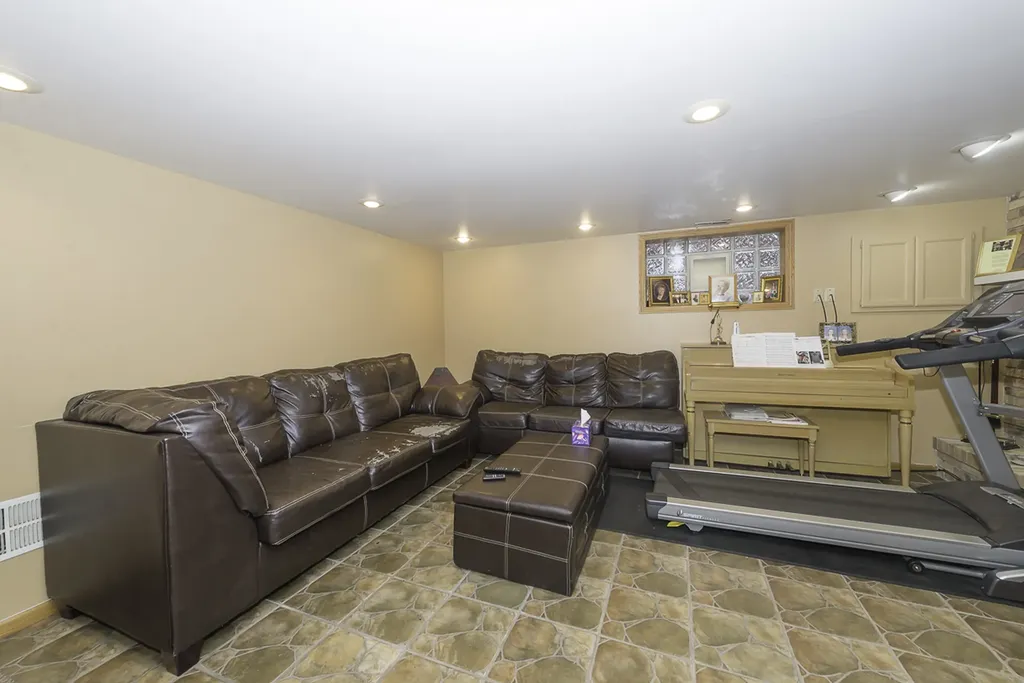 3916 North Pontiac Avenue Chicago IL 60634