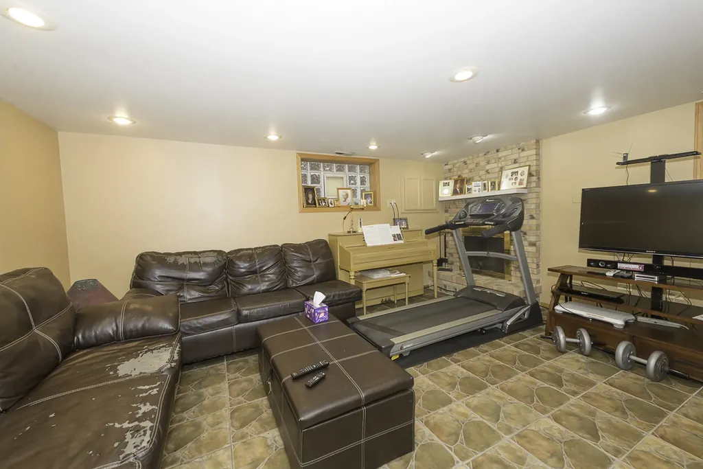 3916 North Pontiac Avenue Chicago IL 60634